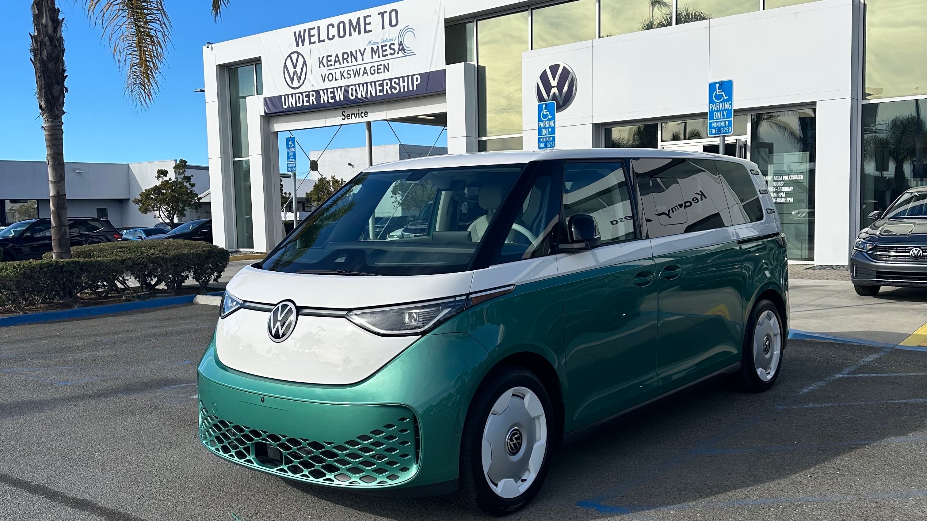 Lithia, Group 1, AutoNation divest stores in Q3 and Q4